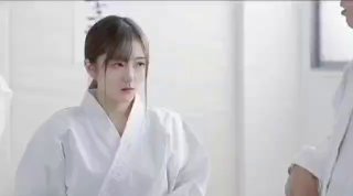 【云南清纯大一学妹】，勤工俭学新途径，夜深人静宿舍直播，极品吊钟大胸，粉穴跳蛋淫液汪汪